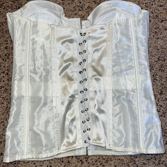 Fredericks of Hollywood lace up white corset - Picture 3 of 5